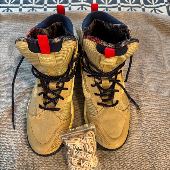 Vans MTE Ultra Range Boots - Picture 1 of 5